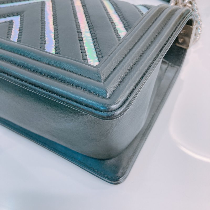 MS0677 Chanel 香奈兒中號翻蓋式鍊帶包包 Boy Medium Chevron Calfksin and PVC Holographic-29