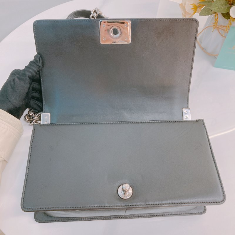 MS0677 Chanel 香奈兒中號翻蓋式鍊帶包包 Boy Medium Chevron Calfksin and PVC Holographic-32