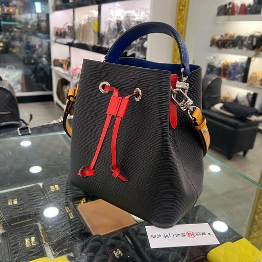 東區正精品㊣LV M52853 NEONOE BB EPI黑黃紅全皮水波紋束口水桶包肩背包斜背包兩用包 RZ6386-1