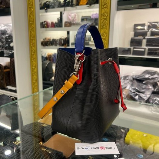 東區正精品㊣LV M52853 NEONOE BB EPI黑黃紅全皮水波紋束口水桶包肩背包斜背包兩用包 RZ6386-3