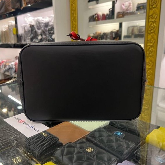 東區正精品㊣LV M52853 NEONOE BB EPI黑黃紅全皮水波紋束口水桶包肩背包斜背包兩用包 RZ6386-5