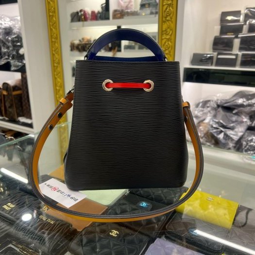 東區正精品㊣LV M52853 NEONOE BB EPI黑黃紅全皮水波紋束口水桶包肩背包斜背包兩用包 RZ6386-8