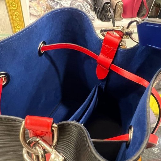 東區正精品㊣LV M52853 NEONOE BB EPI黑黃紅全皮水波紋束口水桶包肩背包斜背包兩用包 RZ6386-11