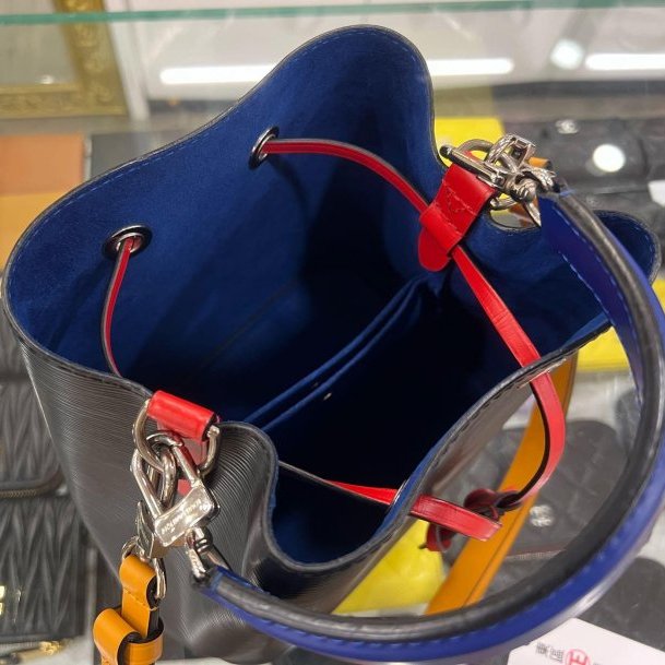 東區正精品㊣LV M52853 NEONOE BB EPI黑黃紅全皮水波紋束口水桶包肩背包斜背包兩用包 RZ6386-13