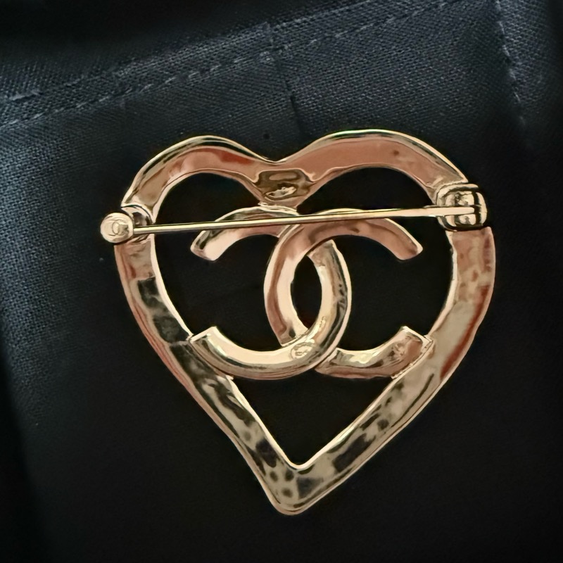 Chanel 全新 熱門愛心 胸針 別針 香奈兒-1