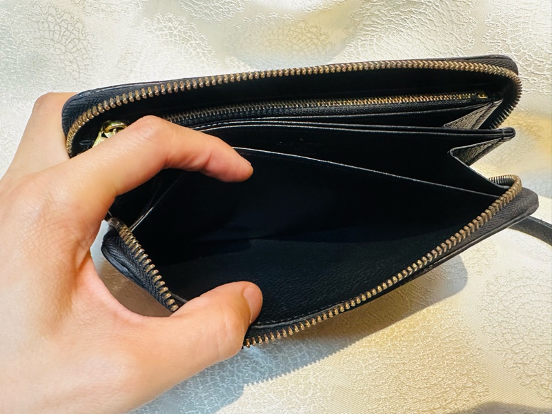 LV全黑皮革長夾-8