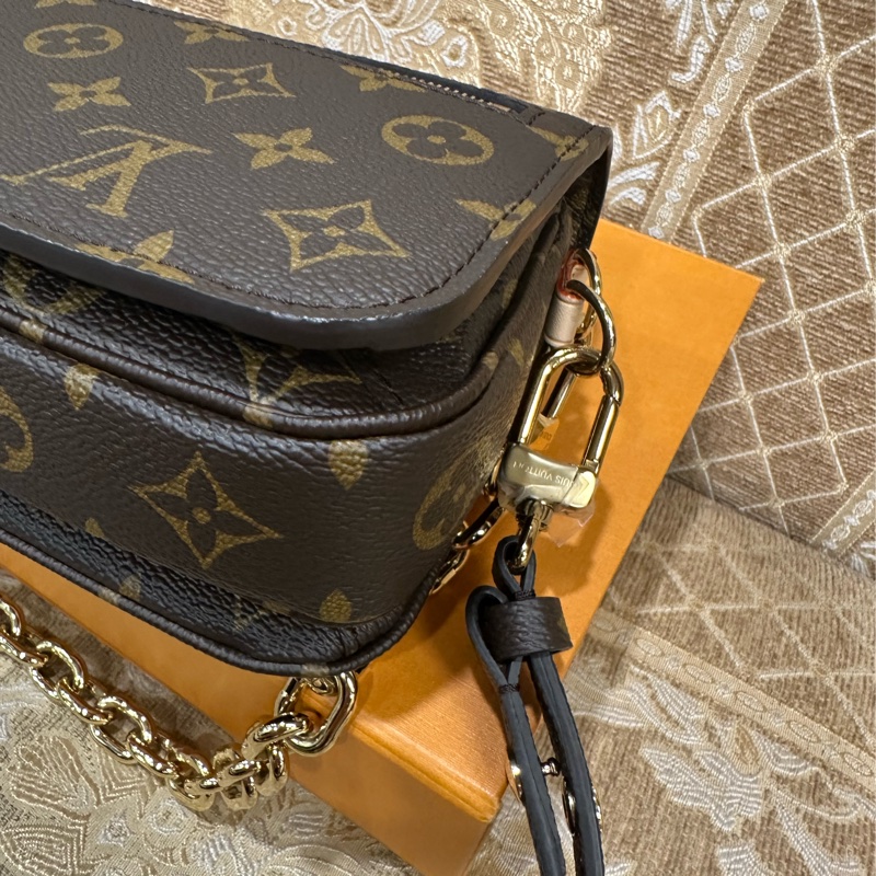 LV 原花金釦Pochette Metis East West手提肩斜背郵差包M46279-7