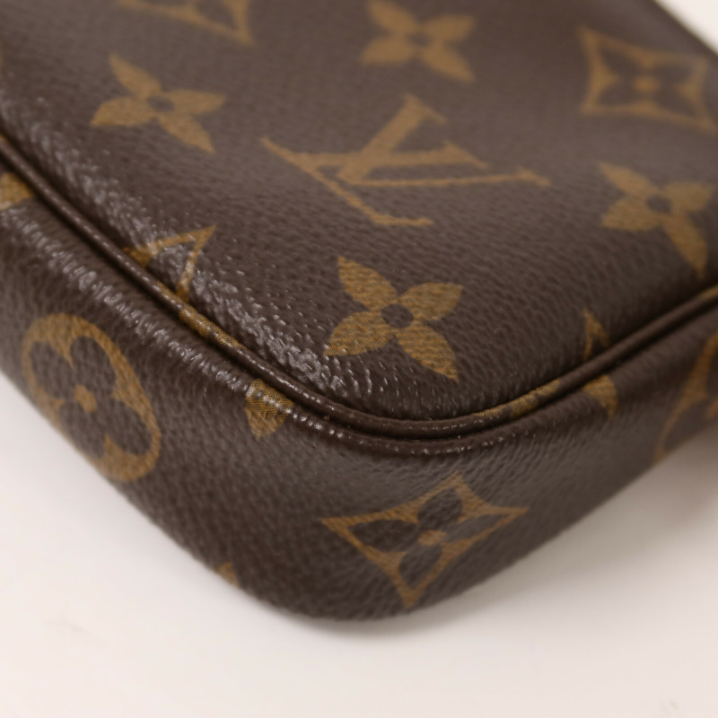 LOUIS VUITTON Monogram Mini Pochette Accessoires鏈帶手挽袋-12