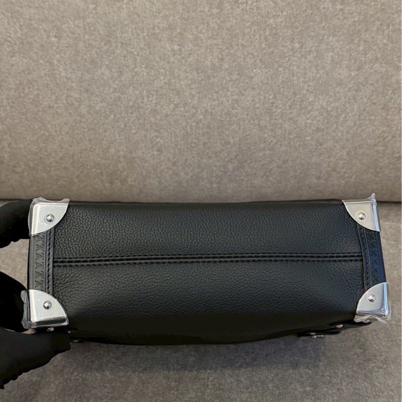 LV新款side trunk-4