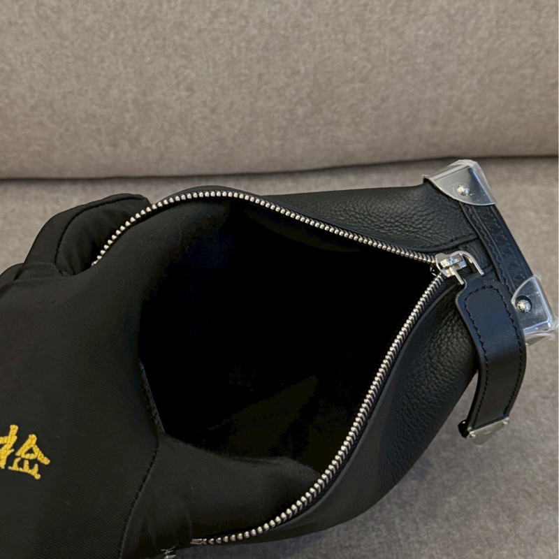 LV新款side trunk-5