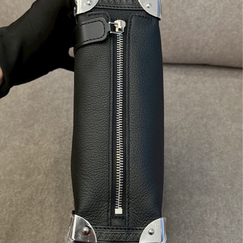 LV新款side trunk-7