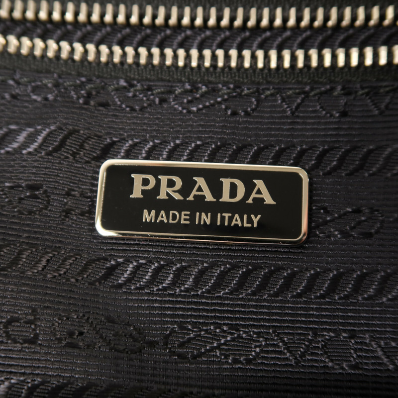 PRADA 牛皮皮革Rivet鏈帶肩背袋-5