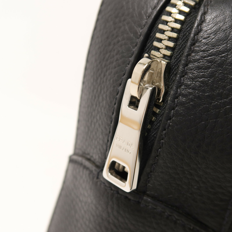 PRADA 牛皮皮革Rivet鏈帶肩背袋-11