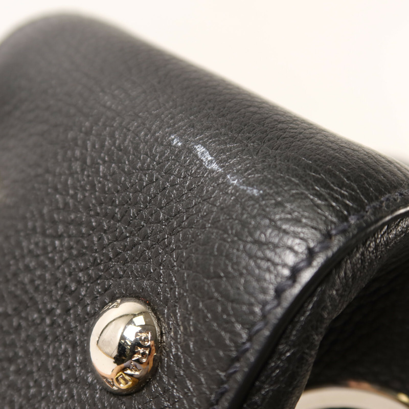 PRADA 牛皮皮革Rivet鏈帶肩背袋-17