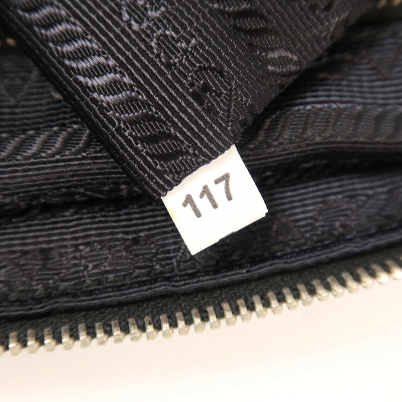 PRADA 牛皮皮革Rivet鏈帶肩背袋-22