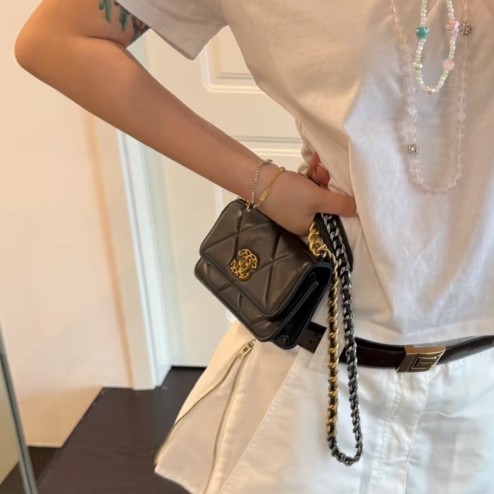 🛼CHANEL香奈兒經典黑金19bag羊皮菱格紋woc鏈條發財包-2