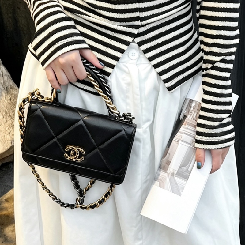 🛼CHANEL香奈兒經典黑金19bag羊皮菱格紋woc鏈條發財包-3