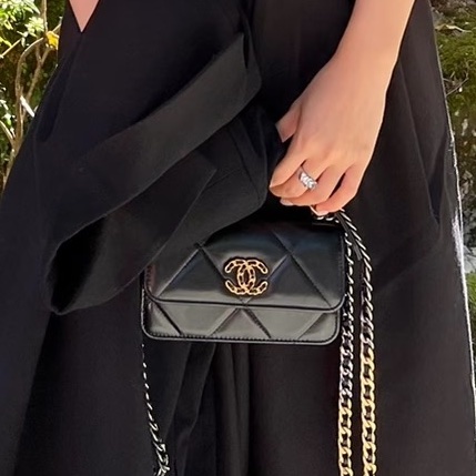🛼CHANEL香奈兒經典黑金19bag羊皮菱格紋woc鏈條發財包-6