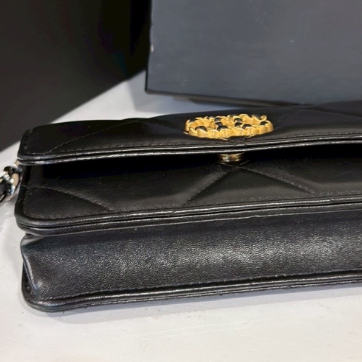 🛼CHANEL香奈兒經典黑金19bag羊皮菱格紋woc鏈條發財包-12