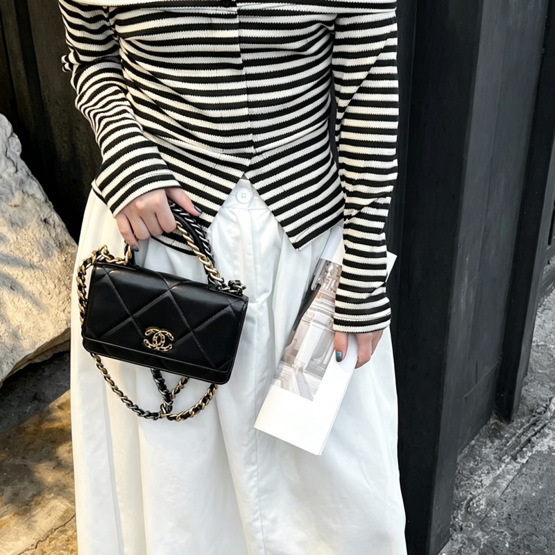 🛼CHANEL香奈兒經典黑金19bag羊皮菱格紋woc鏈條發財包-27