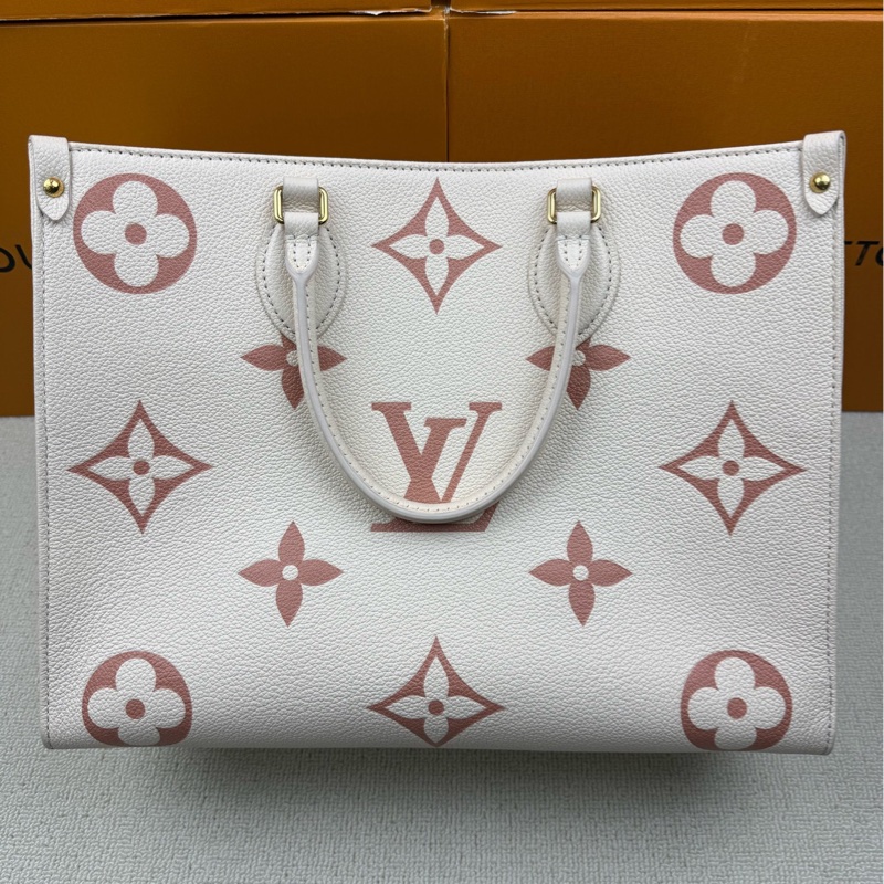 LV 全新現貨帶票，onthego中號草莓牛奶，可以過檢成色很新-0