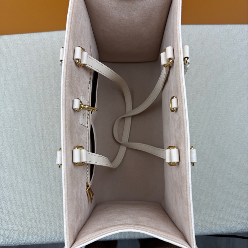 LV 全新現貨帶票，onthego中號草莓牛奶，可以過檢成色很新-2