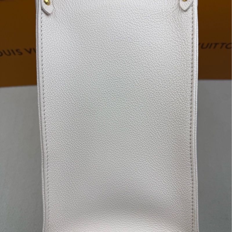 LV 全新現貨帶票，onthego中號草莓牛奶，可以過檢成色很新-5