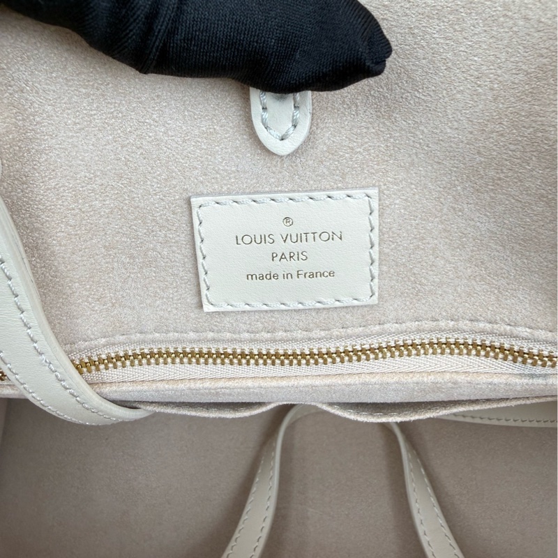 LV 全新現貨帶票，onthego中號草莓牛奶，可以過檢成色很新-6