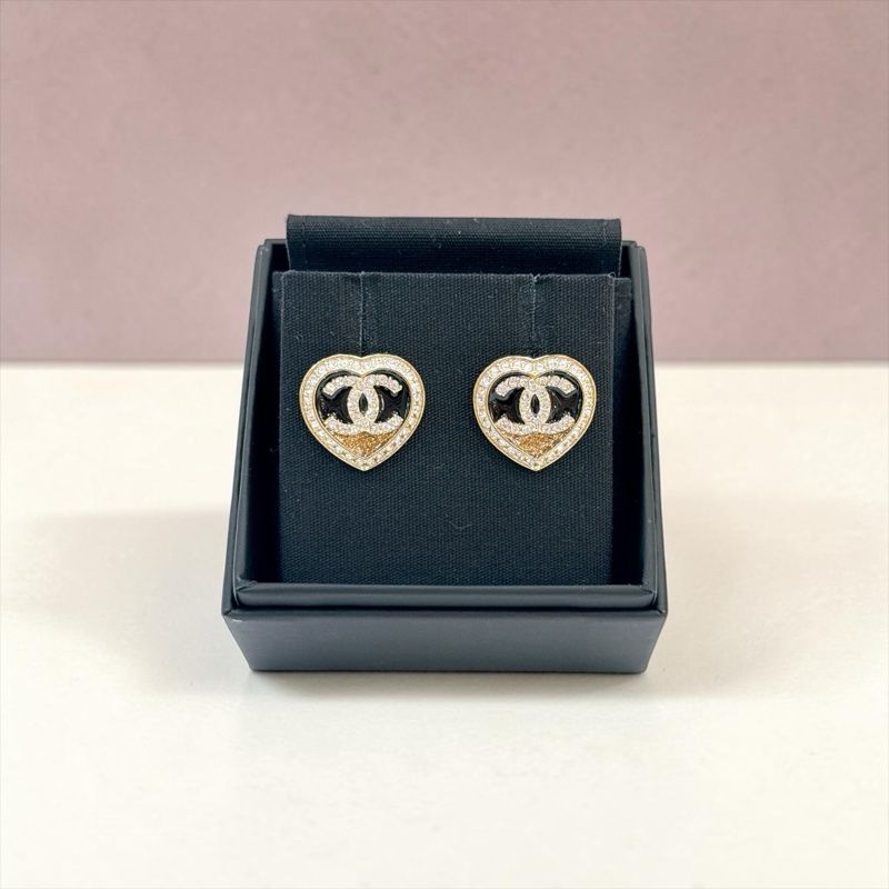 莉亞精品♡ Chanel愛心滿鑽金箔耳針 近新美品-0