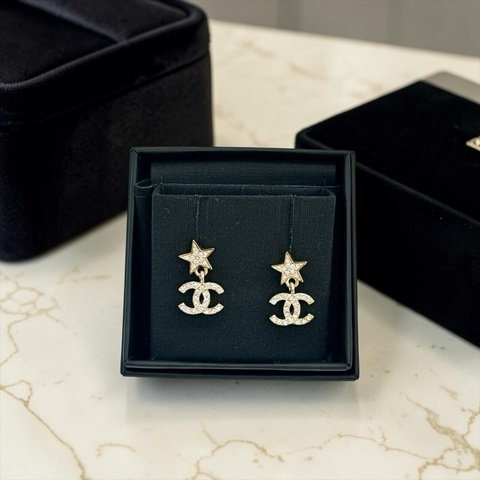 莉亞精品♡ Chanel星星吊墜水鑽耳針 近新美品