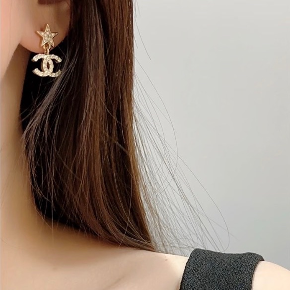 莉亞精品♡ Chanel星星吊墜水鑽耳針 近新美品-1