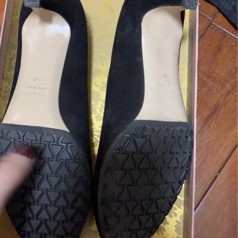 Miu Miu 女士黑色低跟鞋 36碼-1