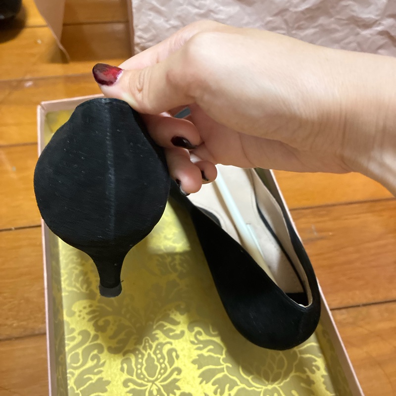 Miu Miu 女士黑色低跟鞋 36碼-7