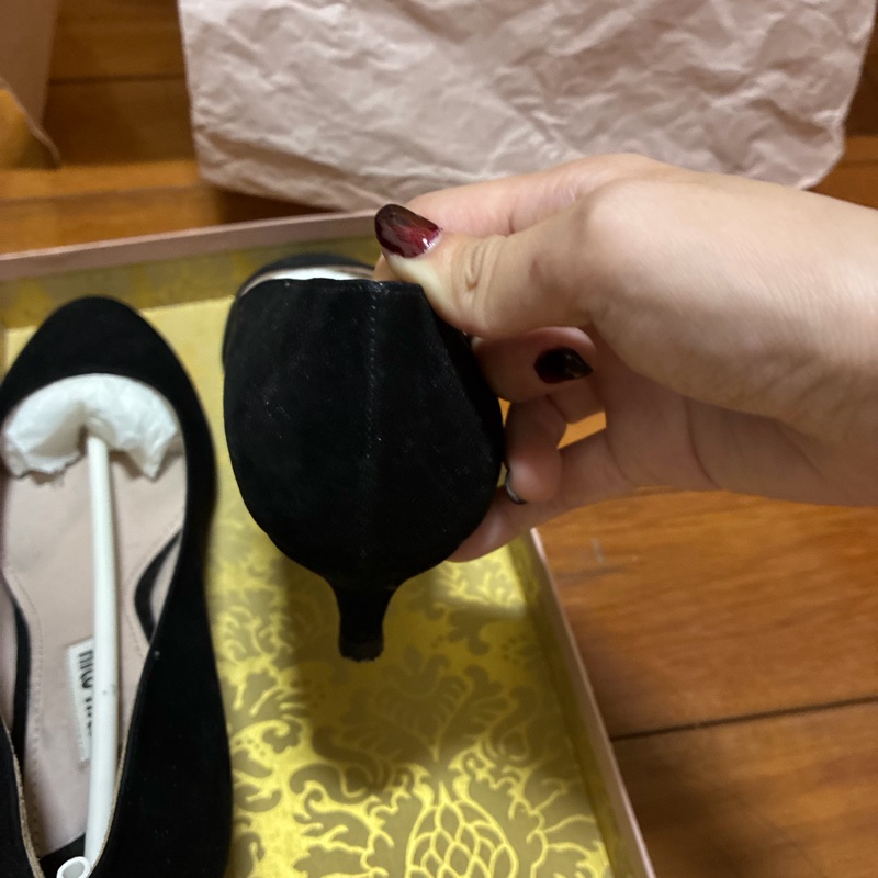 Miu Miu 女士黑色低跟鞋 36碼-8