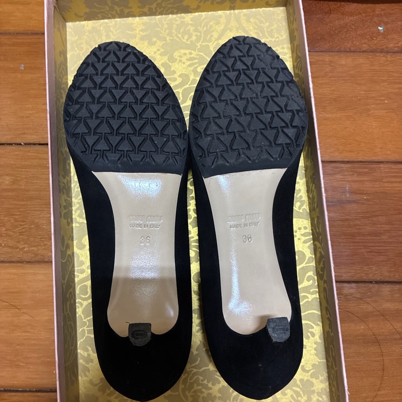 Miu Miu 女士黑色低跟鞋 36碼-12