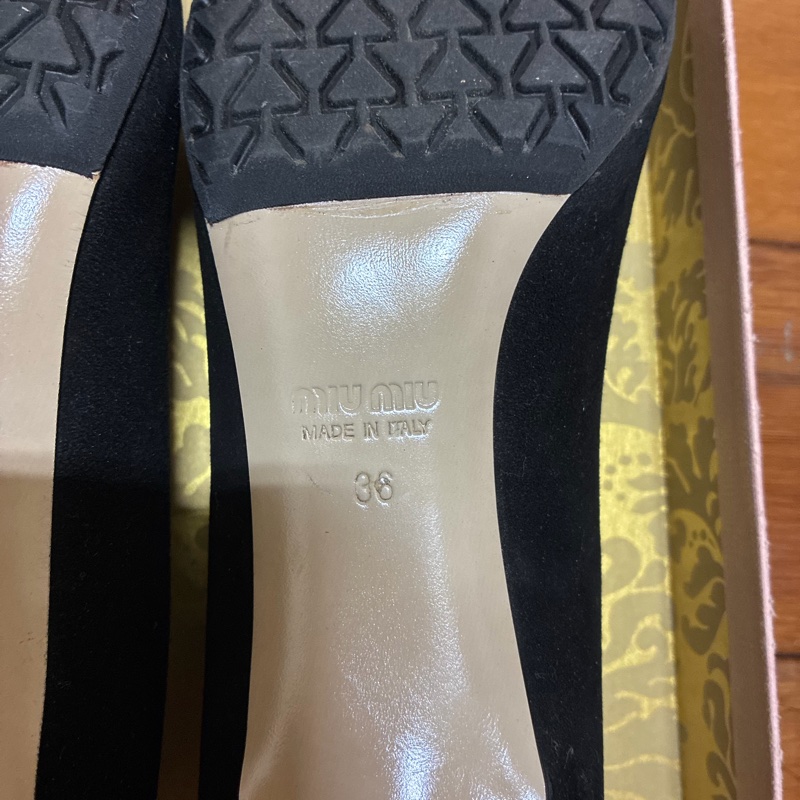 Miu Miu 女士黑色低跟鞋 36碼-14