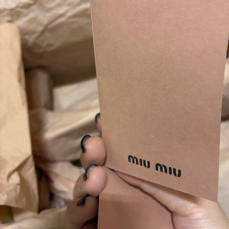 Miu Miu 女士黑色低跟鞋 36碼-18