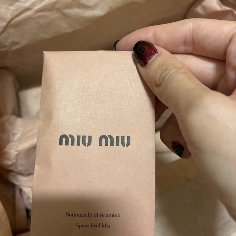 Miu Miu 女士黑色低跟鞋 36碼-20