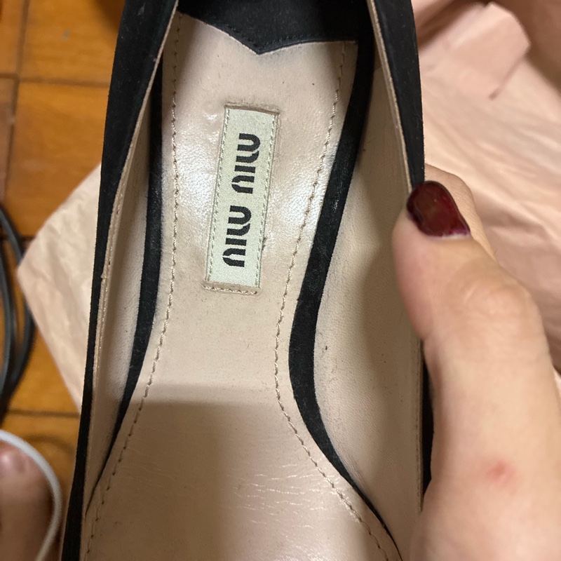Miu Miu 女士黑色低跟鞋 36碼-22