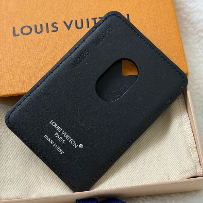 (2026/3月 台灣專櫃購證🇹🇼全配）Lv 磁吸式卡片夾-1