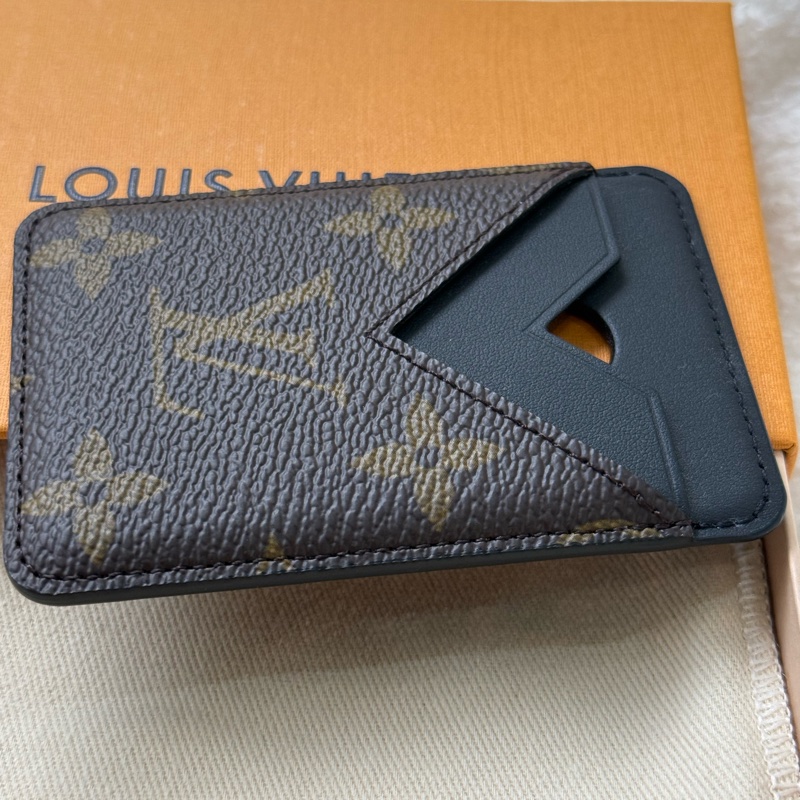 (2026/3月 台灣專櫃購證🇹🇼全配）Lv 磁吸式卡片夾-2