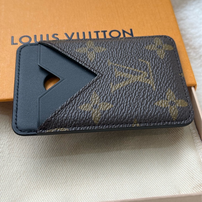 (2026/3月 台灣專櫃購證🇹🇼全配）Lv 磁吸式卡片夾-3