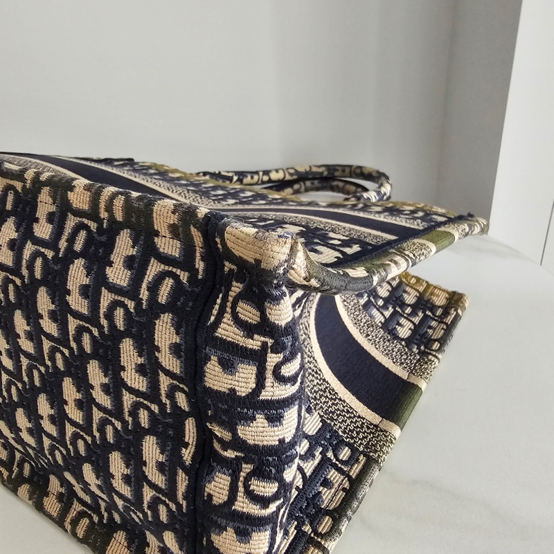 Dior book tote藍 中號-9