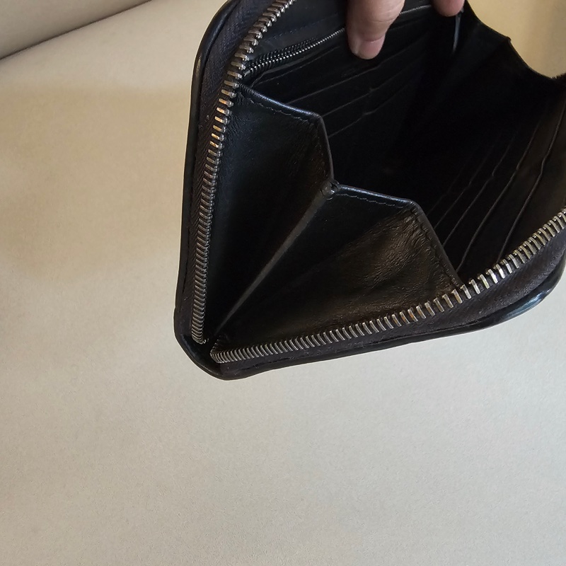 BV 黑色寬版拉鍊長夾-8