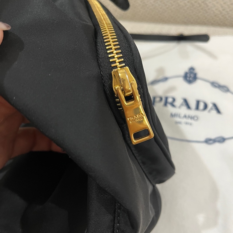 Prada 尼龍 水桶包 附揹帶 女神款 林允兒-3