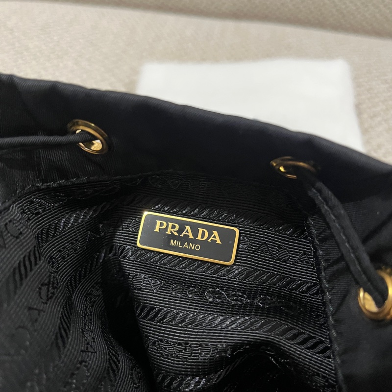 Prada 尼龍 水桶包 附揹帶 女神款 林允兒-5