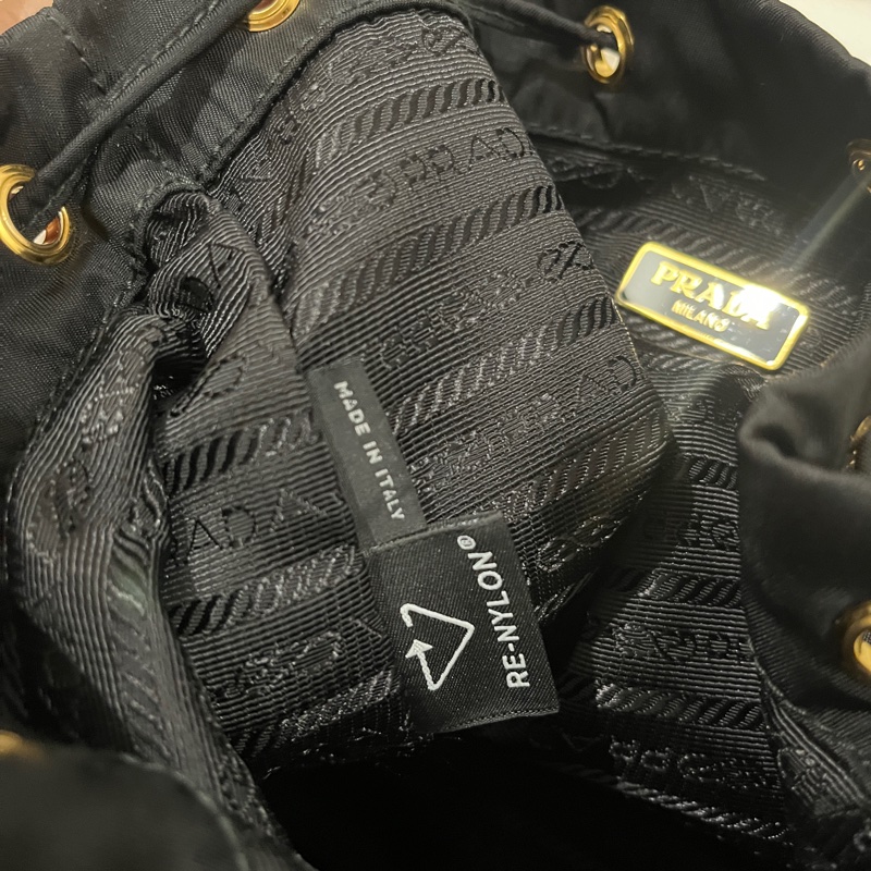 Prada 尼龍 水桶包 附揹帶 女神款 林允兒-6