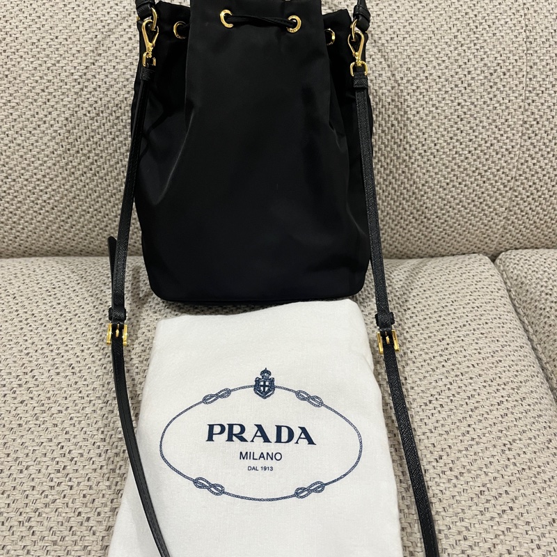 Prada 尼龍 水桶包 附揹帶 女神款 林允兒-8
