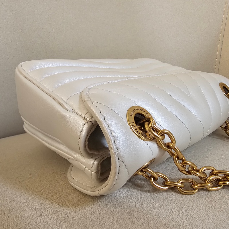 LV白色金鏈wave 鏈包-8