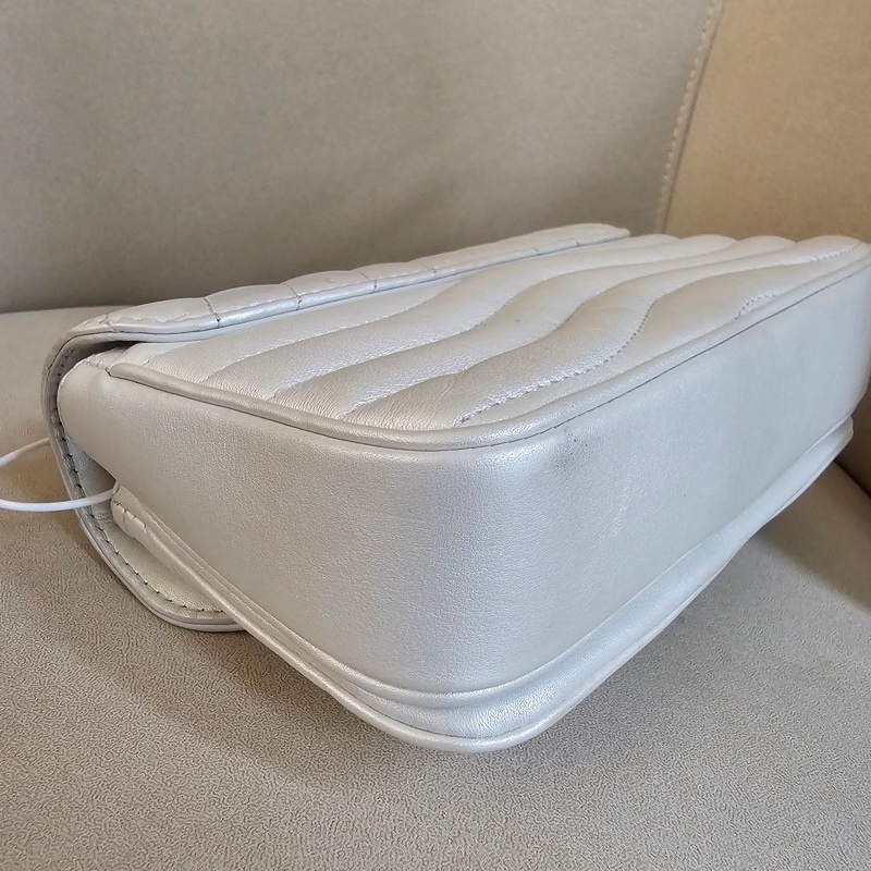 LV白色金鏈wave 鏈包-11